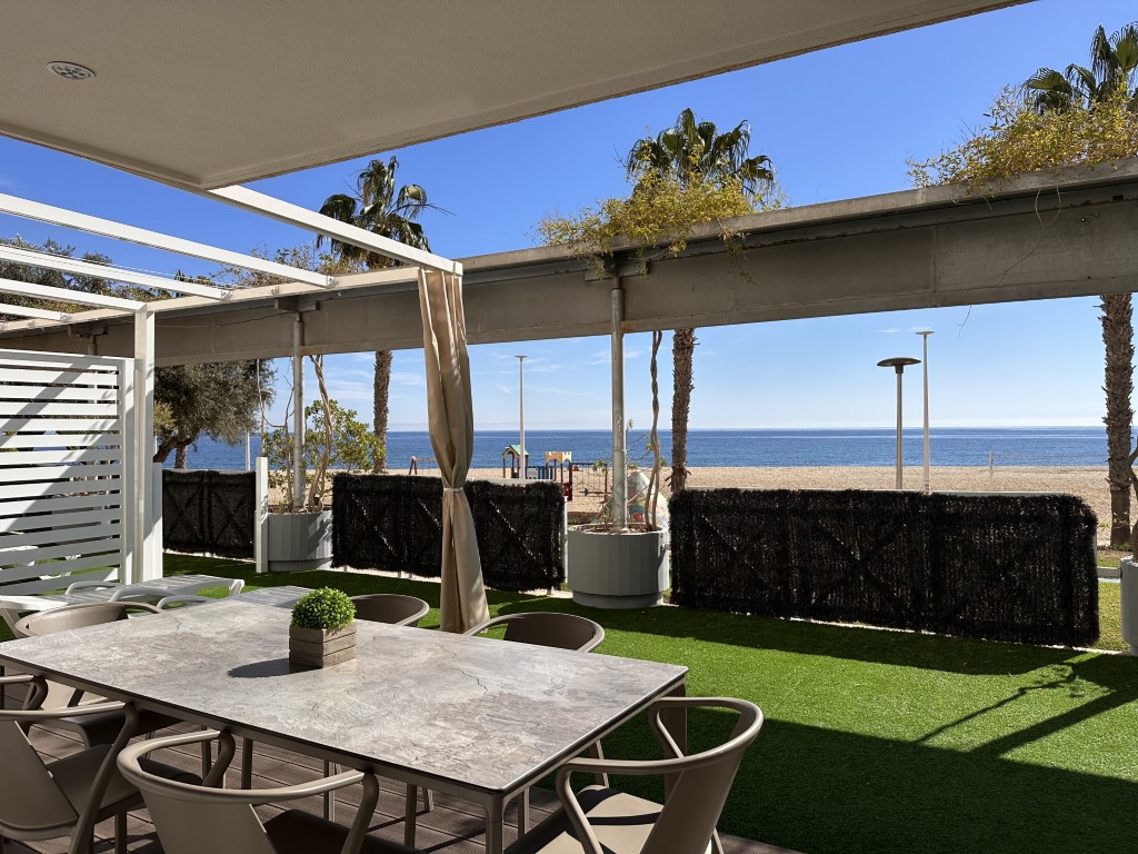 Apartamento Senior C - Vivienda Frente al Mar con Terraza Frontal