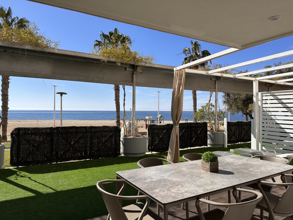 Apartamento Senior  B - Vivienda Frente al Mar con Terraza Frontal